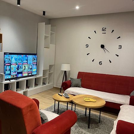 Ora-Prn,Cosy Apartment In The City Center Pristina Exterior foto